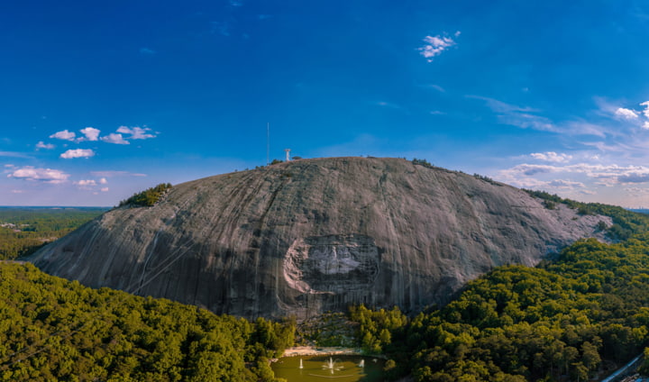 Blick auf den Stonemountain Park in Atlanta