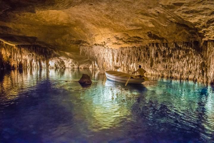 Boot in der Cuevas del Drach
