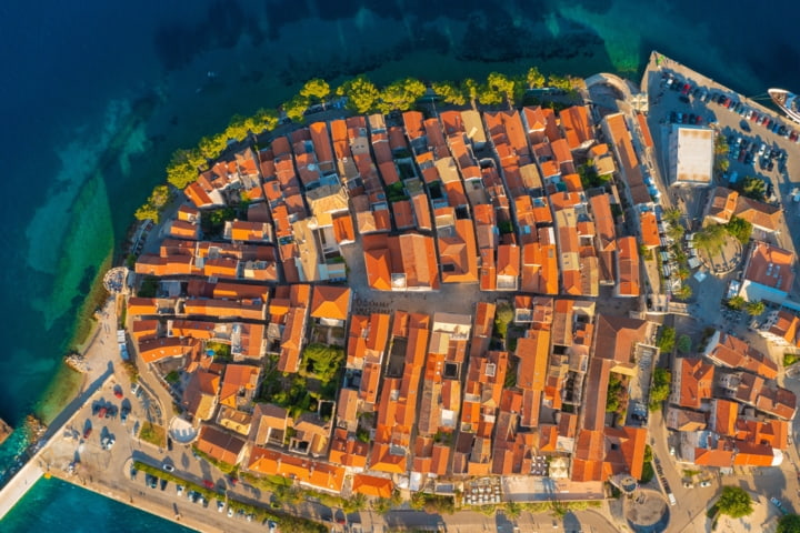 Luftaufnahme von Korčula-Stadt