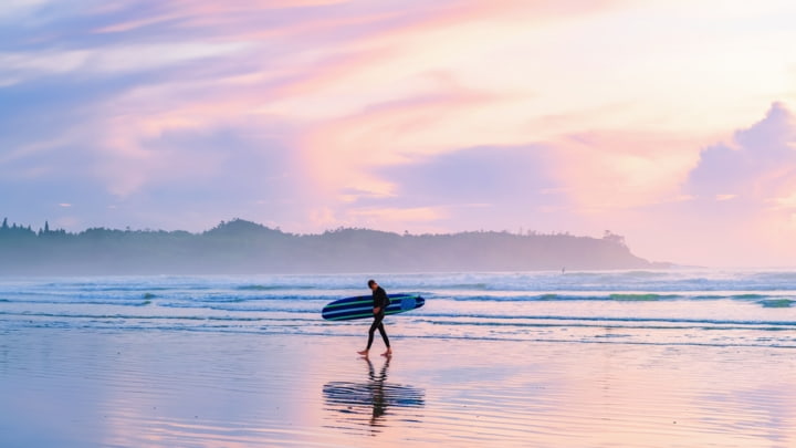 Surfer am Strand in Vancouver
