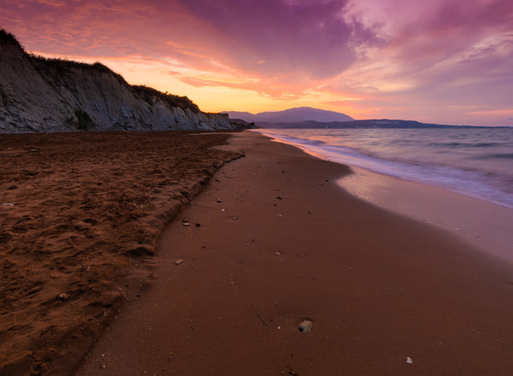 Sonnenuntergang am Xi Beach
