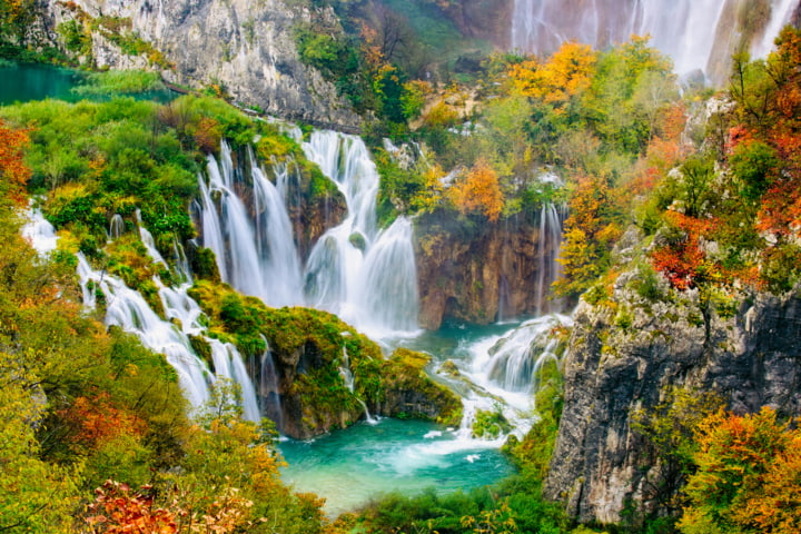 Sicht auf die Wasserfälle im Plitvice Nationalpark