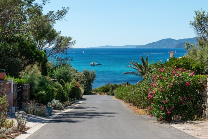 Straße entlang der Côte d'Azur